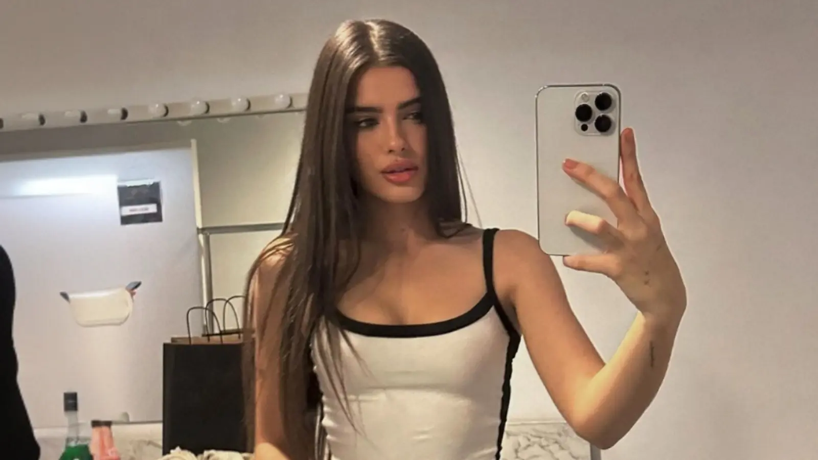 Las especulaciones se dieron por dos situaciones en espec&iacute;fico, la primera fue una conversaci&oacute;n de Kevin en la Trisecta.