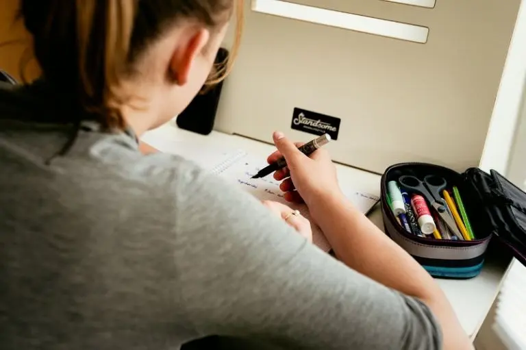 Una mamá se equivocó en la tarea de su hija y lo compartieron en redes - pixabay.com