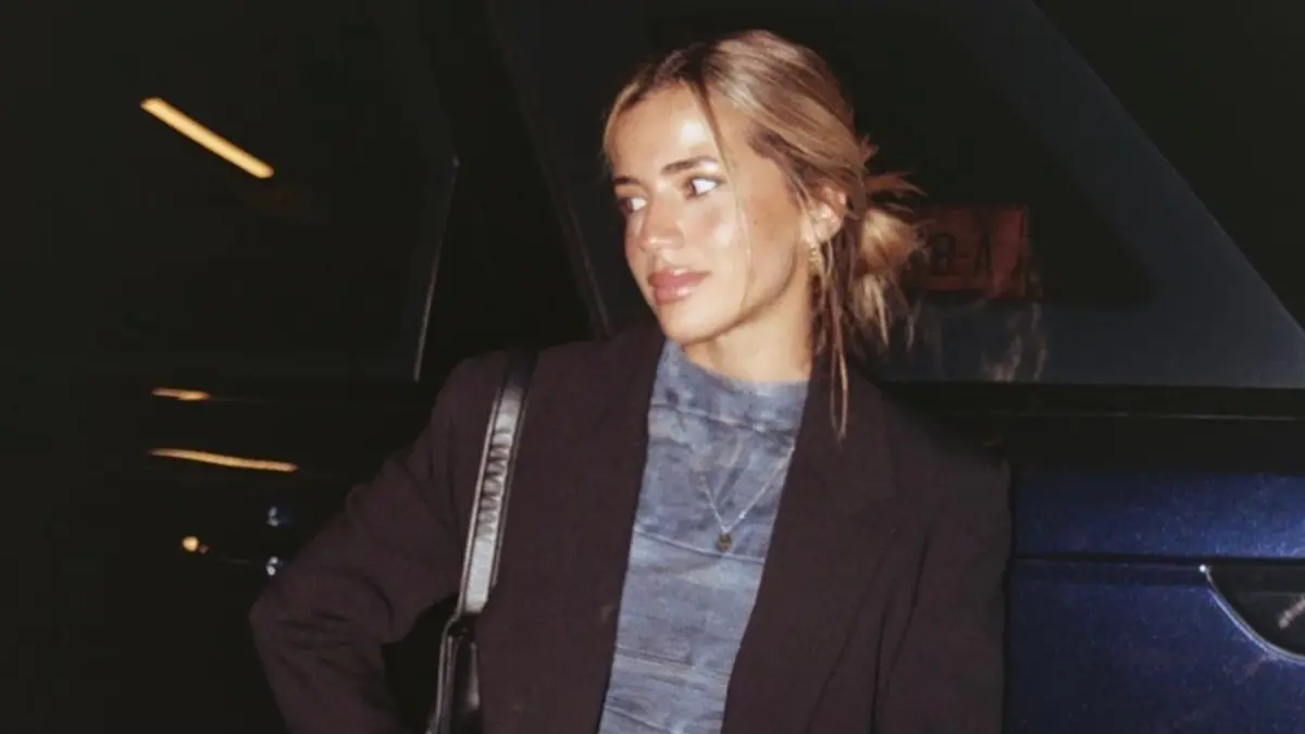 Por si esto fuera poco, fotograf&iacute;as de ambos tienen un mismo fondo, por lo que se especula que incluso pueden estar viviendo juntos.