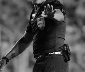 Árbitros de la Liga MX son exhibidos por pitar torneo amateur (VIDEO)