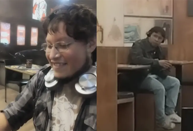 El joven que graba vio entrar al restaurante a alguien idéntico a su amigo. El joven que graba vio entrar al restaurante a alguien idéntico a su amigo.