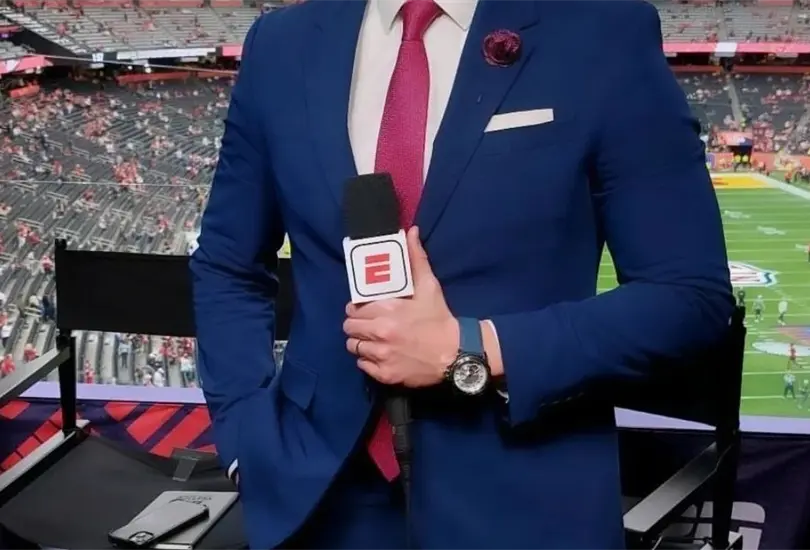 El periodista sorprendi&oacute; en la transmisi&oacute;n de la liga de Piqu&eacute; presidiada por Miguel Lay&uacute;n.