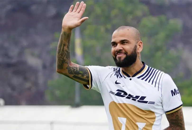 Dani Alves tiene la firme intenci&oacute;n de regresar al futbol.