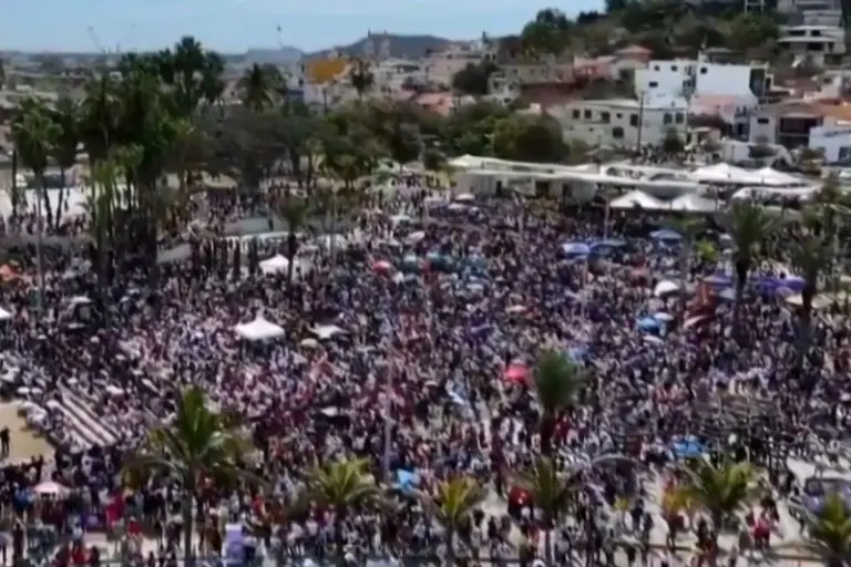 Los ciudadanos de Mazatlán presenciaron el inicio del Eclipse Solar Total 2024 en las calles - Captura de pantalla