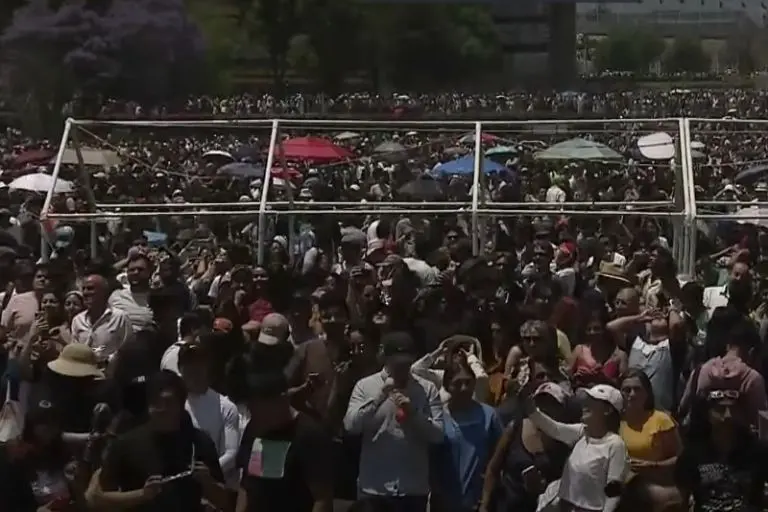 Personas que fueron al picnic de la UNAM se emocionan con el Eclipse Solar - Captura
