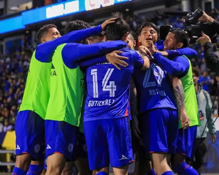 Los jugadores de la 'Máquina' celebraron su triunfo de una manera peculiar<br>@cruzazul