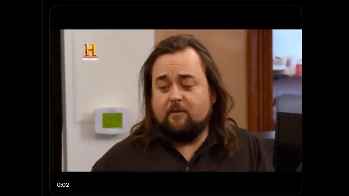 Narrador de TUDN es víctima de memes por presuntamente ver indebidamente a su compañera