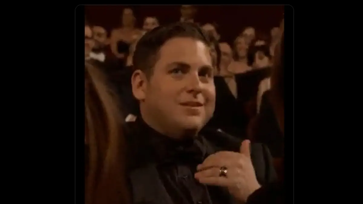 Narrador de TUDN es víctima de memes por presuntamente ver indebidamente a su compañera