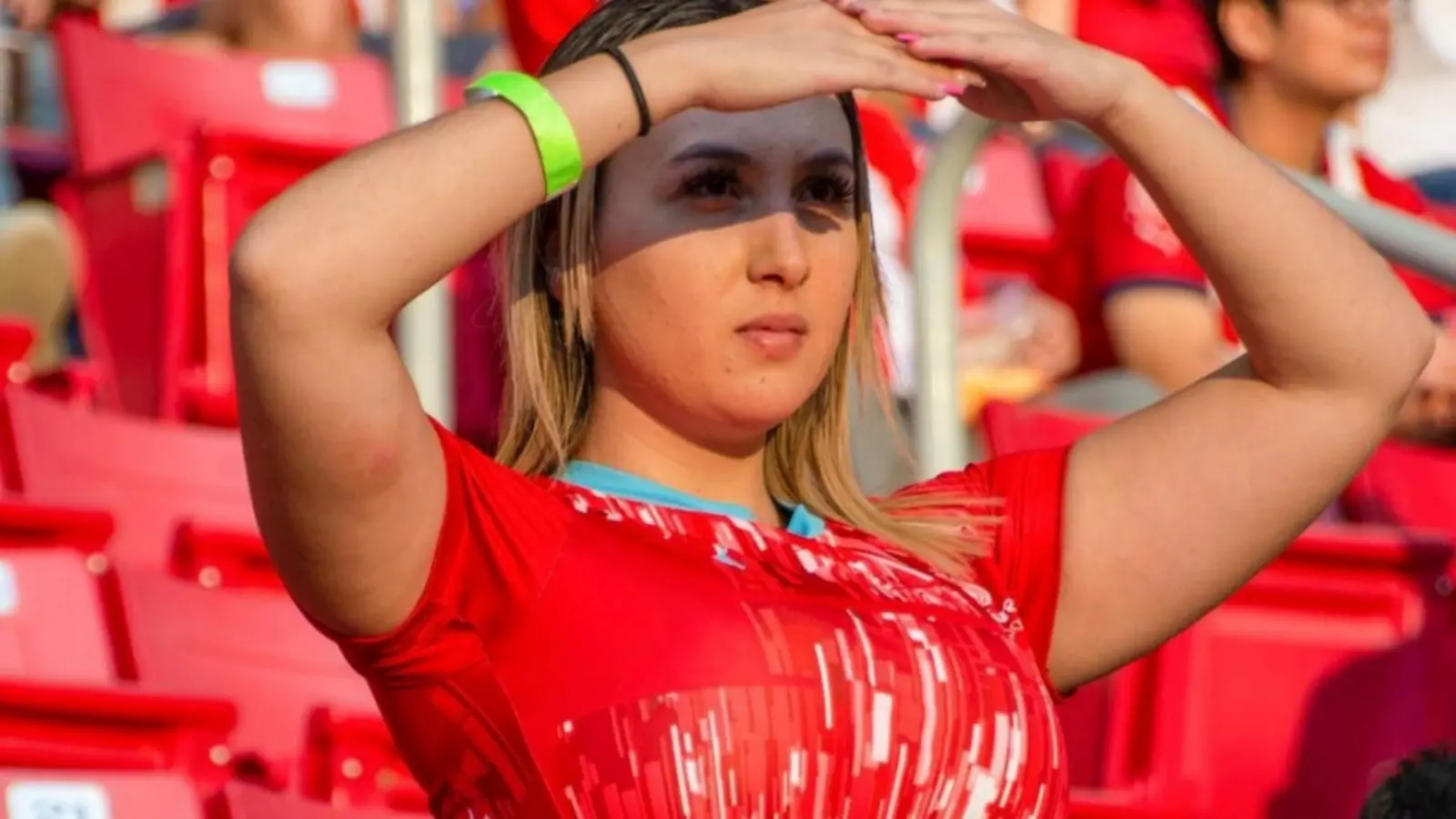 Es aficionada de Chivas y la mayoría de sus contenidos son relacionados al Rebaño Sagrado.