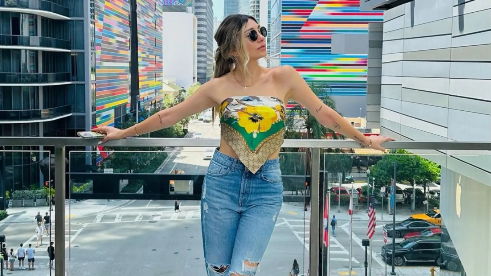 Otra cosa que comparte constantemente Elizabeth es cuando sale de viaje a distintas partes del mundo.