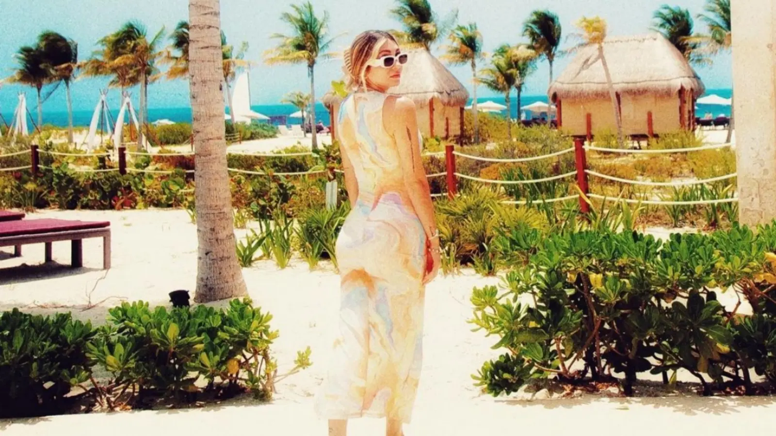 La mujer constantemente demuestra que apoya a su pareja en las buenas y en las malas en su carrera.