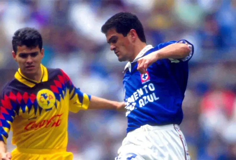 Carlos Hermosillo motivó a los jugadores de Cruz Azul previo a la final vs América Carlos Hermosillo motivó a los jugadores de Cruz Azul previo a la final vs América