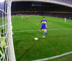 ¡Aplicó un Kalusha! Cavani se come gol sin portero en Copa Sudamericana (VIDEO)