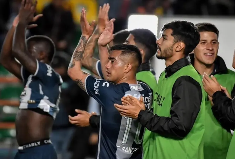 Erick S&aacute;nchez y Guillermo Almada fueron castigados por expresarse.
