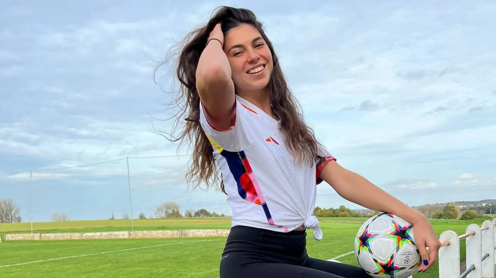 Su fama ha llegado principalmente por su carisma y su habilidad con el bal&oacute;n en los pies.