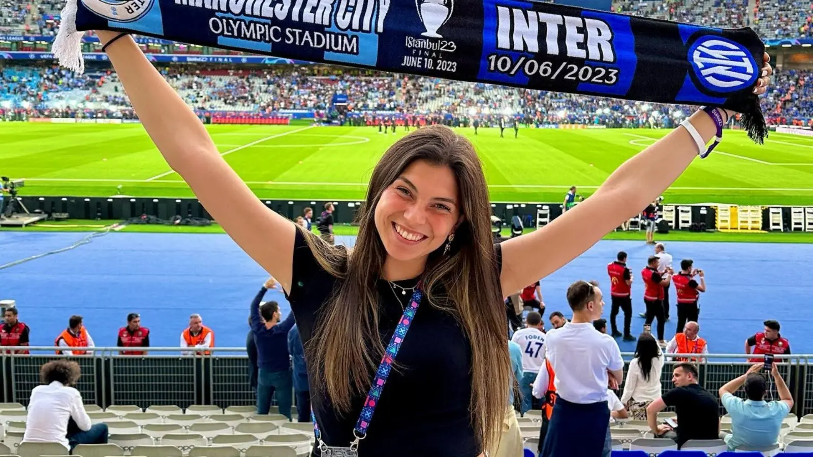 C&eacute;line es una apasionada del futbol y no ha perdido la oportunidad de visitar varios estadios en el mundo.