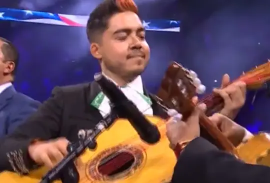 El himno de los Estados Unidos fue interpretado con mariachi.