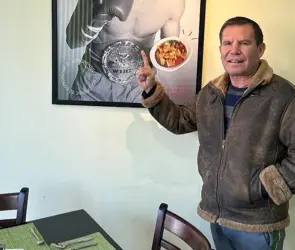 TV Azteca: JC Chávez insulta a compañeros por interrumpirlo durante Canelo vs Munguía