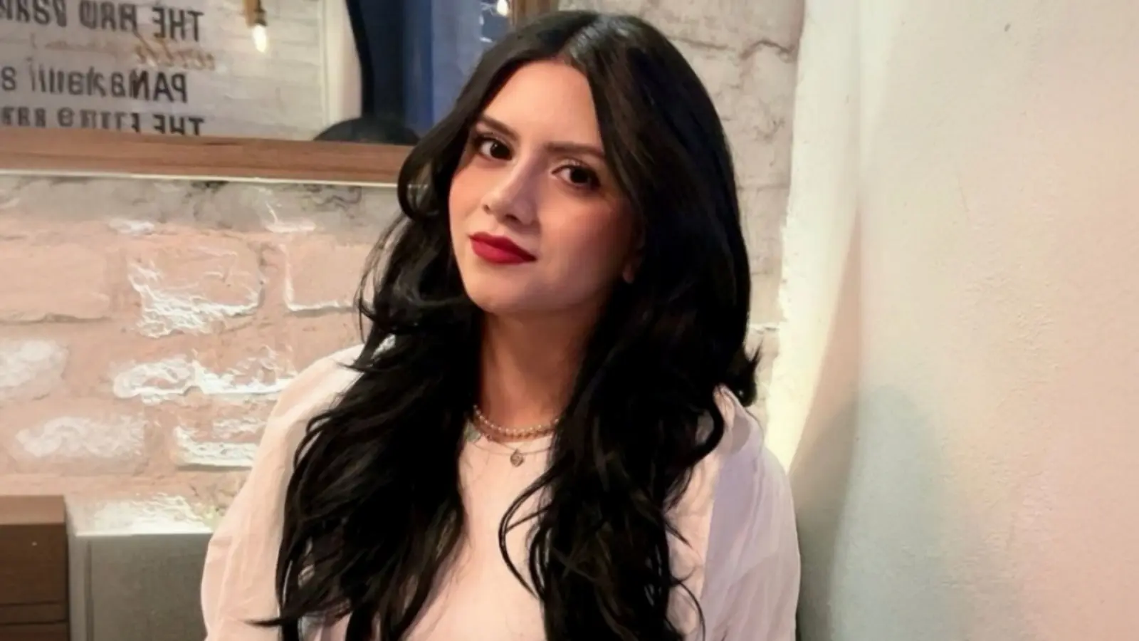 También es fanática de los DIablos Rojos y ha tenido la oportunidad de ir a apoyarlos al estadio Alfredo Harp Helú.