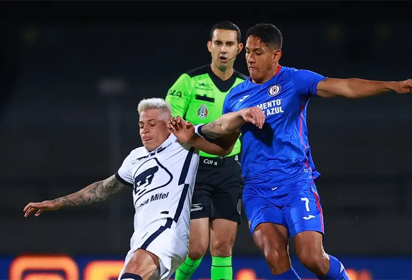Cruz Azul y Pumas se vuelven a enfrentar despu&eacute;s de la ic&oacute;nica remontada del Guard1anes 2020