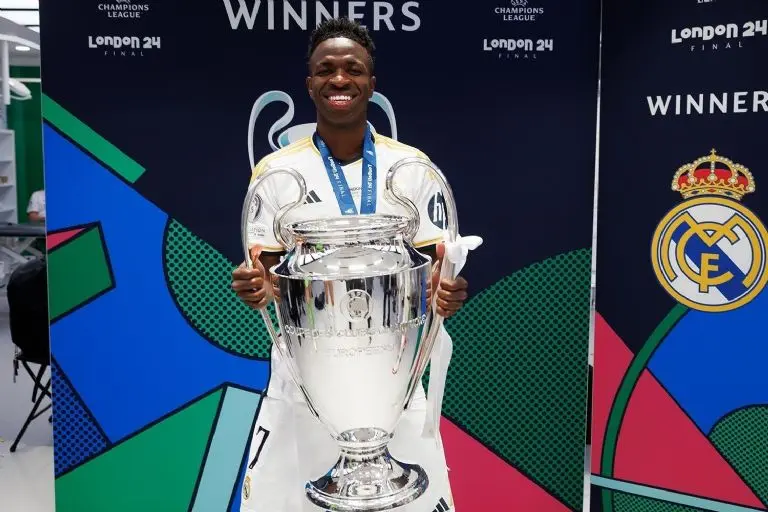 Vinicius llamó la atención al conseguir su segunda Champions League