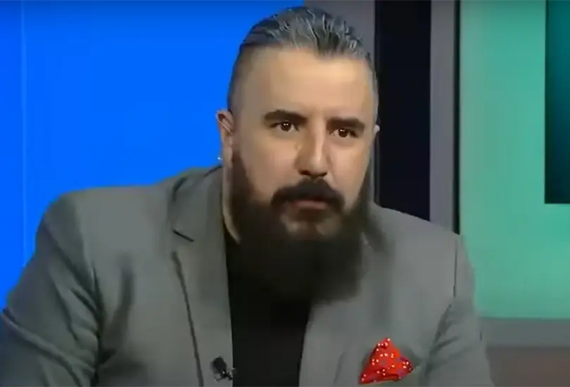 Un aficionado confundi&oacute; a &Aacute;lvaro Morales con un reconocido periodista de ESPN