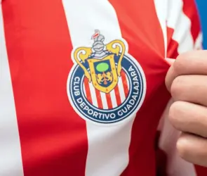 ¡Escándalo! Chivas separa a 2 futbolistas estrella por indisciplina