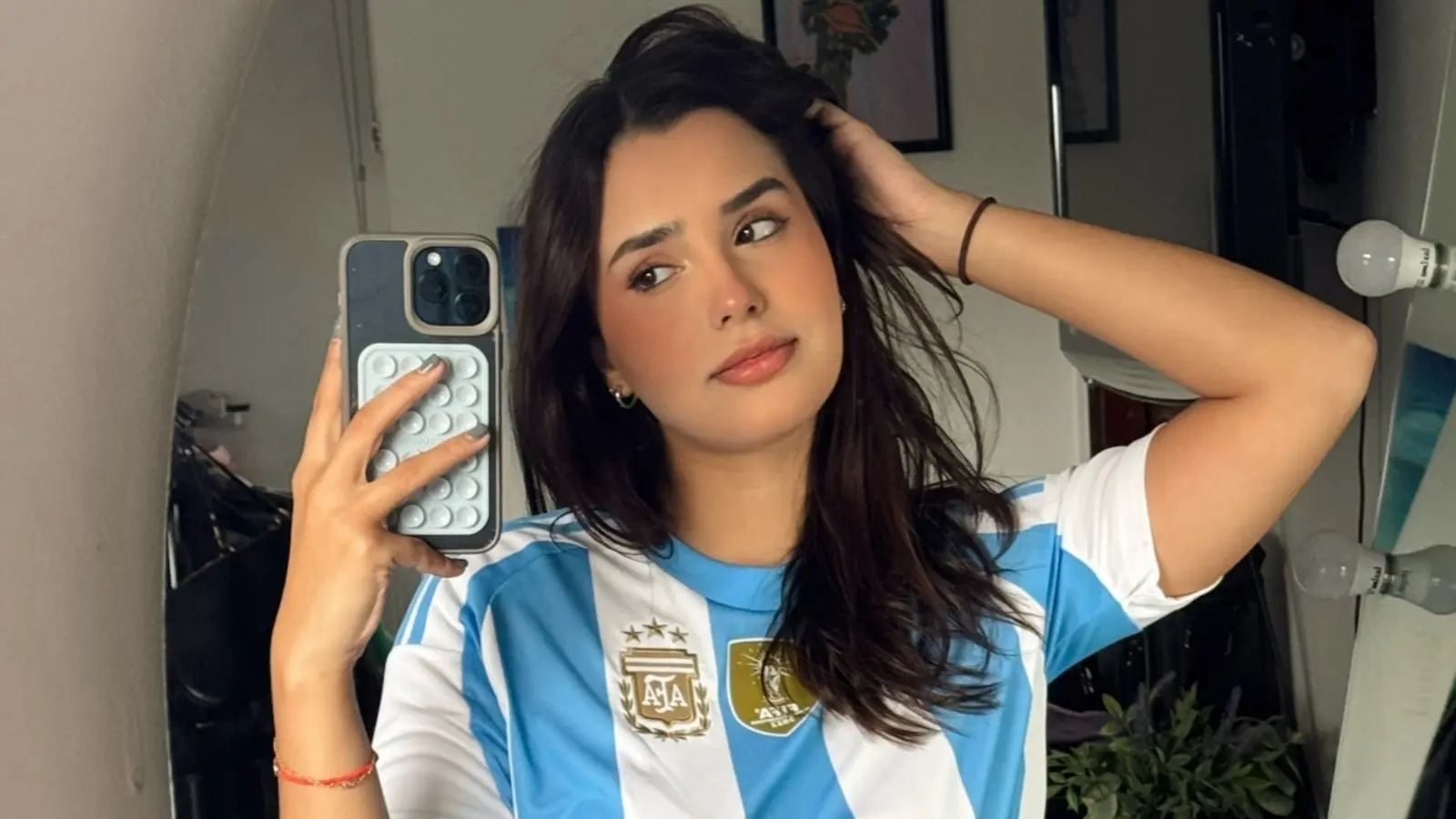 Pese a la rivalidad que existe entre Argentina y M&eacute;xico, en el pa&iacute;s hay muchos seguidores de la Pulga y Andrea Chapa es una de ellas.