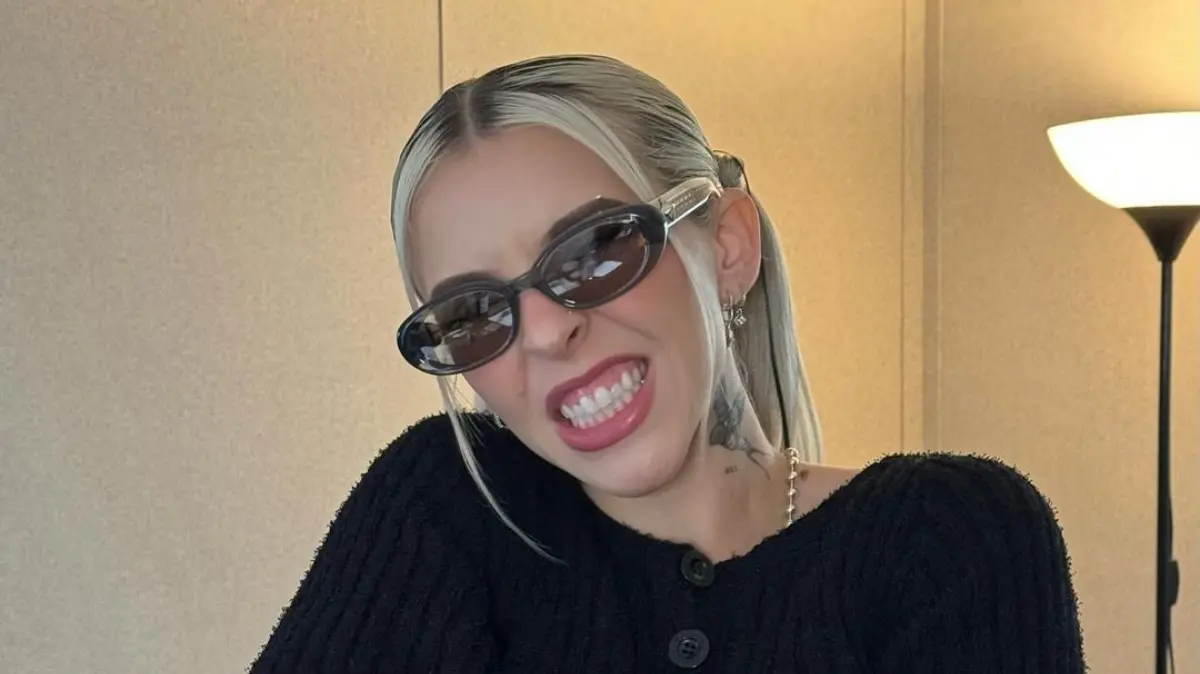 Young Miko presume un total de dos álbumes de estudio: att. (2024) y Trapp Kitty (2022).