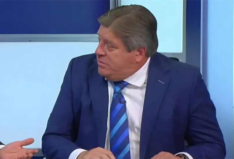El t&eacute;cnico lleg&oacute; sin pelos en la lengua a la mesa de debate e insult&oacute; fuerte a uno de sus compa&ntilde;eros.