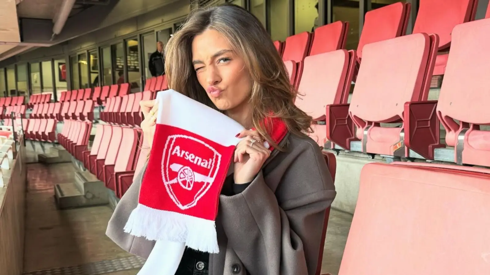 La también modelo no duda en acompañar al futbolista a sus partidos cada que tiene la oportunidad.