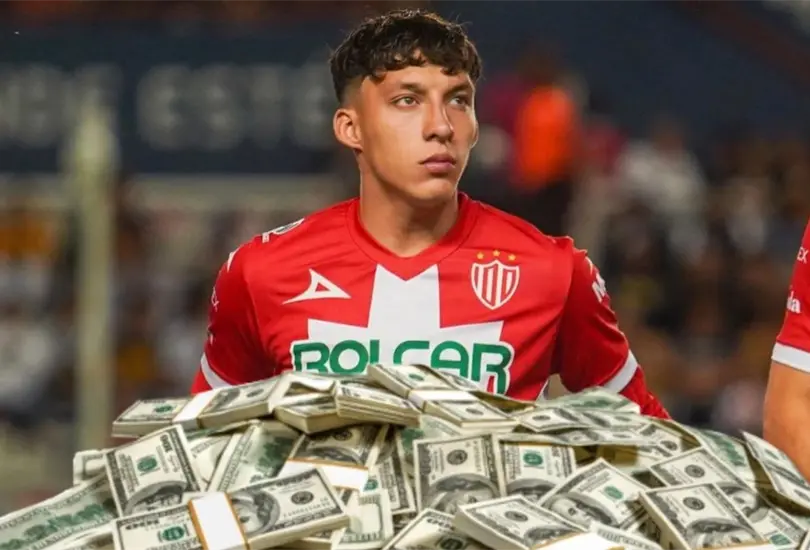 El joven mexicano es uno de los futbolistas m&aacute;s cotizados del presente mercado en la Liga MX.