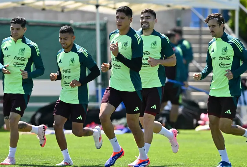 Jimmy Lozano ya definiría el 11 titular de la Selección Mexicana que saldría en el debut en la Copa América 2024 Jimmy Lozano ya definiría el 11 titular de la Selección Mexicana que saldría en el debut en la Copa América 2024