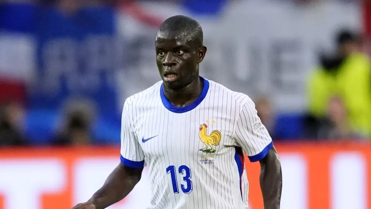 El mediocampista franc&eacute;s se llev&oacute; el reconocimiento del p&uacute;blico y los memes tras su brillante actuaci&oacute;n contra Austria.