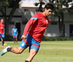 Afición estalla vs Chivas por echar a José Juan Macías del equipo