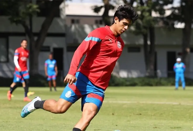 Jos&eacute; Juan Mac&iacute;as sali&oacute; de Chivas.