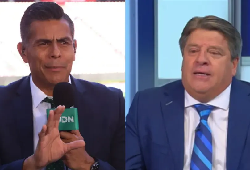 Miguel Piojo Herrera le explica a Oswaldo S&aacute;nchez por qu&eacute; no se menciona al portero en la formaci&oacute;n del equipo.