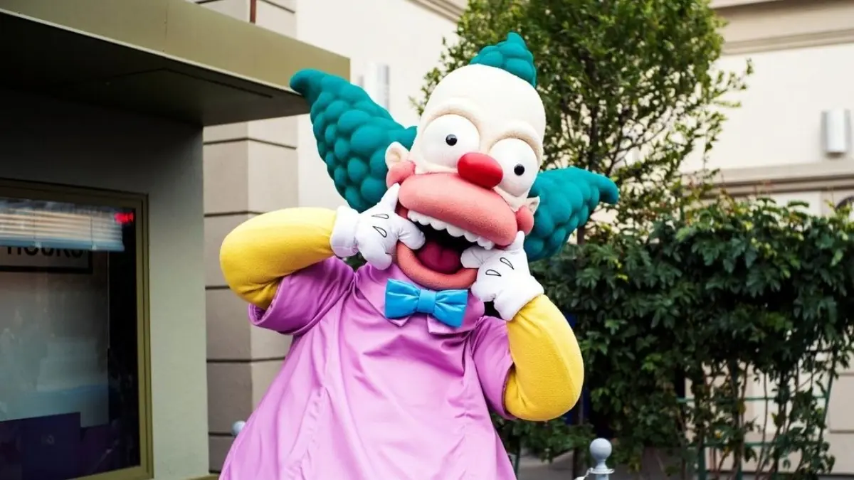 El parque cuenta con distintas atracciones dedicadas a cada uno de los personajes de la empresa.