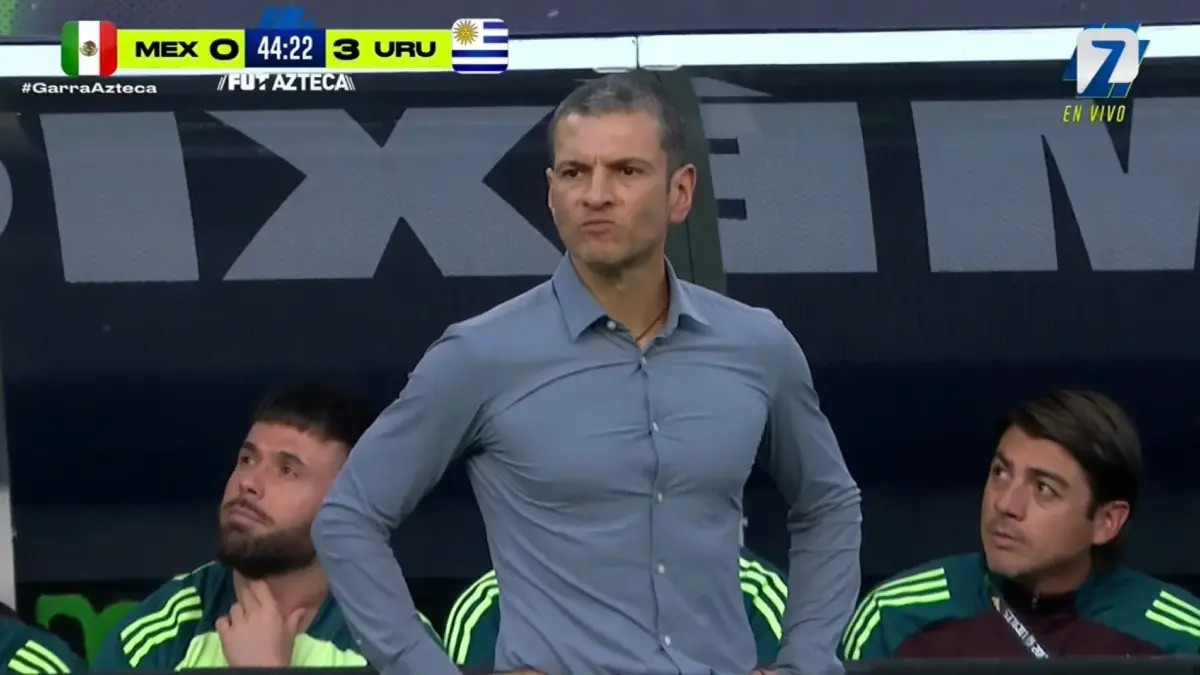 Jaime Lozano es víctima de memes y críticas por goleada de Uruguay a México