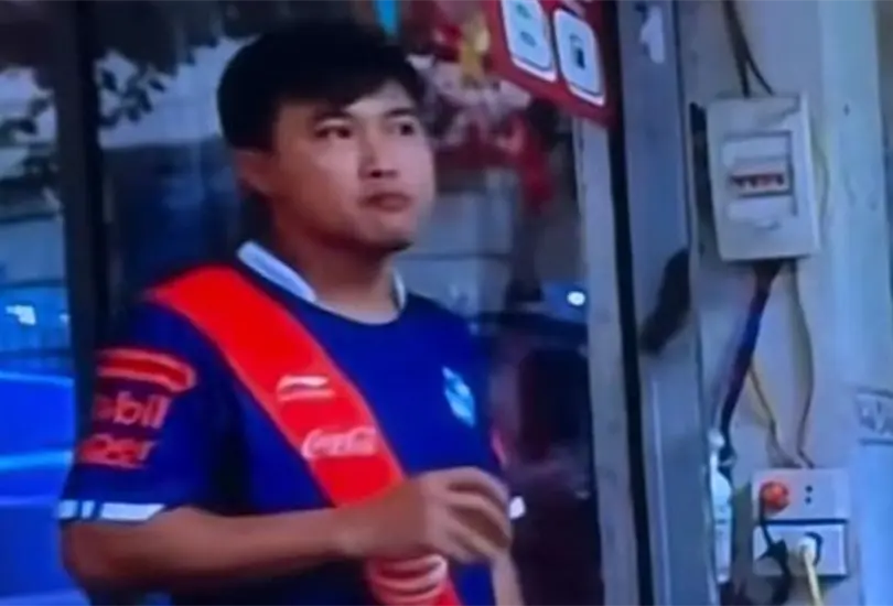 Tailand&eacute;s con el jersey del Puebla.