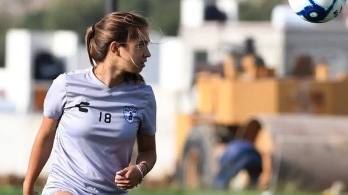 Pachuca se convirtió en su primer equipo profesional, dando inicio su primera etapa desde los cimientos de la Liga MX Femenil.