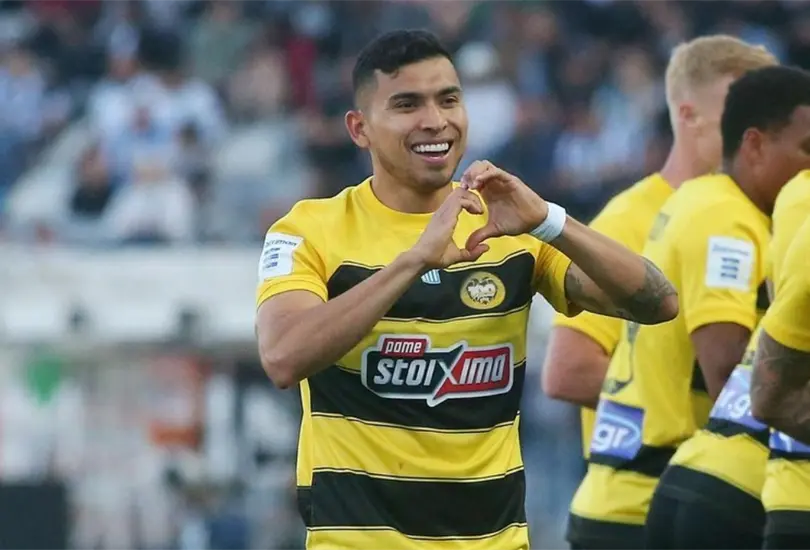 Cruz Azul ya prepararía la oferta millonaria para buscar el fichaje de Orbelín Pineda Cruz Azul ya prepararía la oferta millonaria para buscar el fichaje de Orbelín Pineda