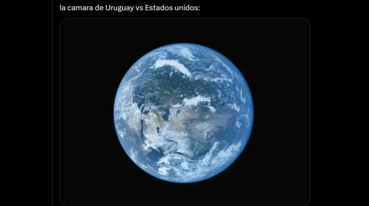 Y es que en redes sociales, los aficionados han resaltado lo alto que están las cámaras que transmiten el partido.