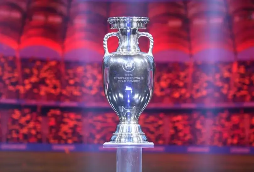 El actual trofeo Henri Delaunay guarda mucha historia y un legado importante de conocer