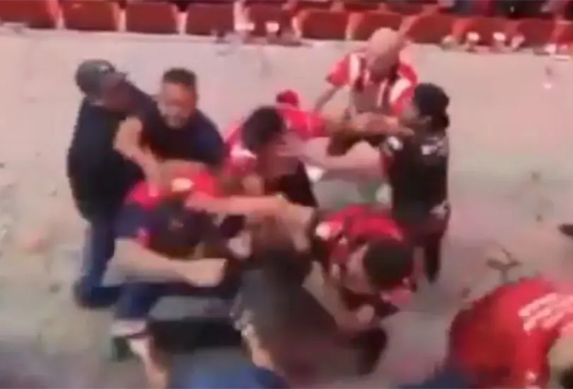 En las gradas comenzaron las agresiones que terminaron con disparos a las afueras de la casa de los Xolos. En las gradas comenzaron las agresiones que terminaron con disparos a las afueras de la casa de los Xolos.