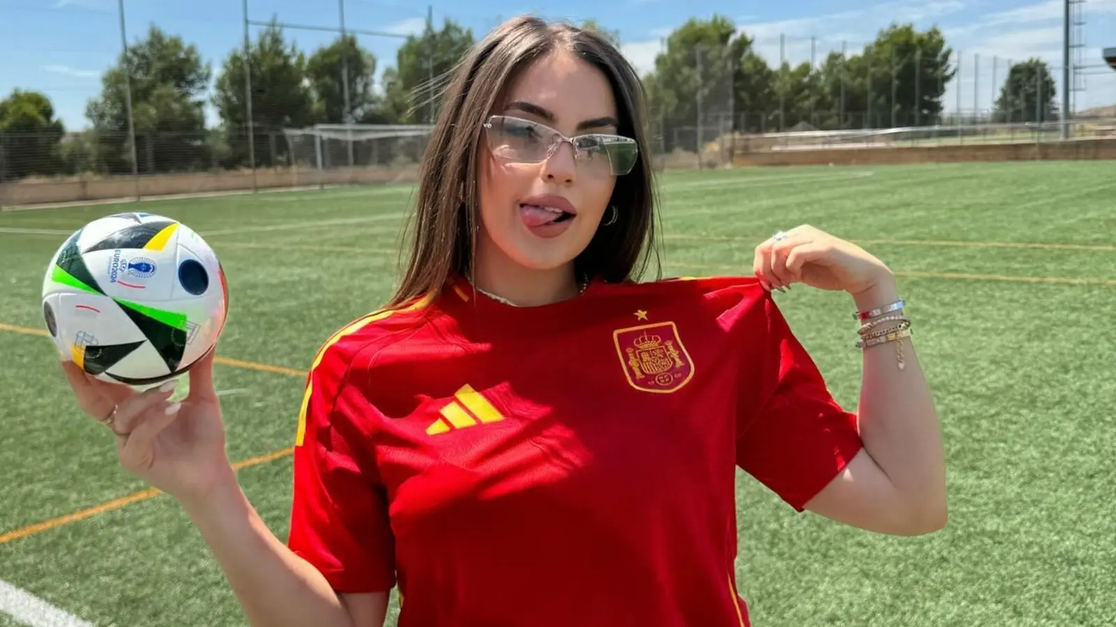 Tiktok es una de sus redes más populares, ya que ahí supera los 2.2 millones de followers.