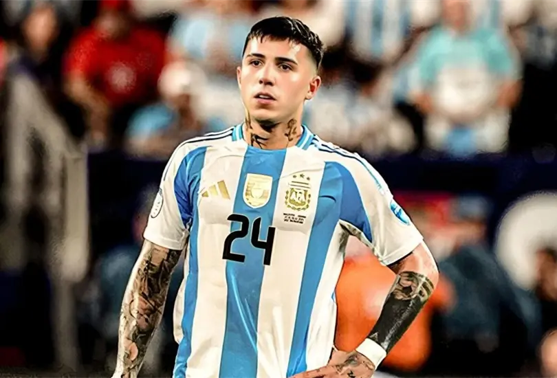 El futbolista ya se expresó públicamente por sus acciones pero su futuro sigue siendo incierto. El futbolista ya se expresó públicamente por sus acciones pero su futuro sigue siendo incierto.