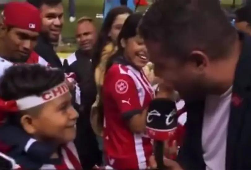 El comentarista est&aacute; en el ojo del hurac&aacute;n por su gesto con el peque&ntilde;o fan rojiblanco.