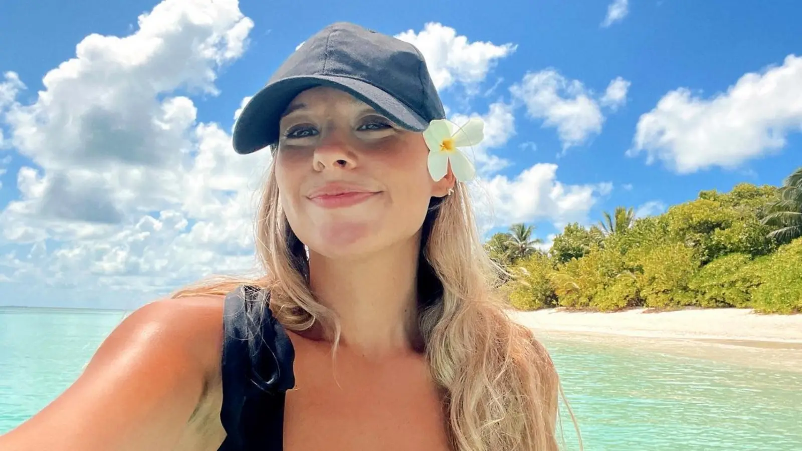 La española presume ser multifacética en el mundo de las pantallas y los micrófonos.