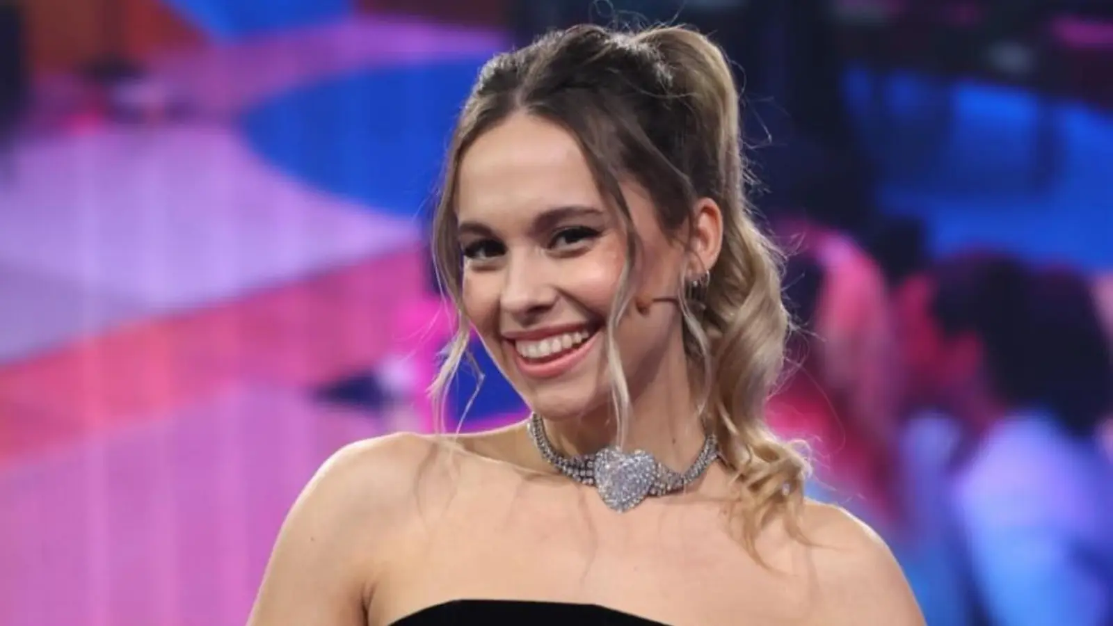 Su fama en redes sociales también la ha llevado a explorar su lado como creadora de contenidos.